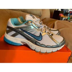 Nike women’s running shoes 👟